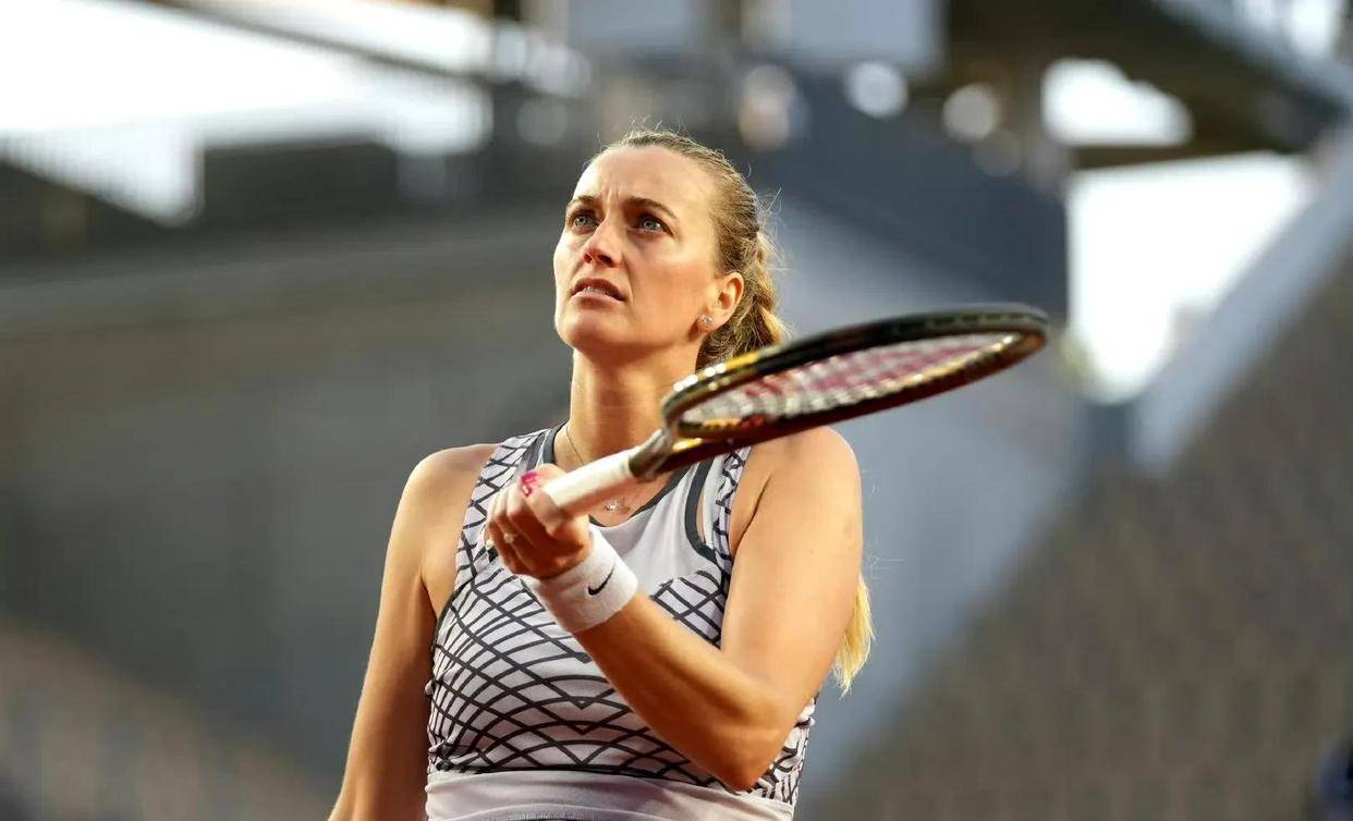 科维托娃爆冷击败瑞士队，回归赛场引爆全场！