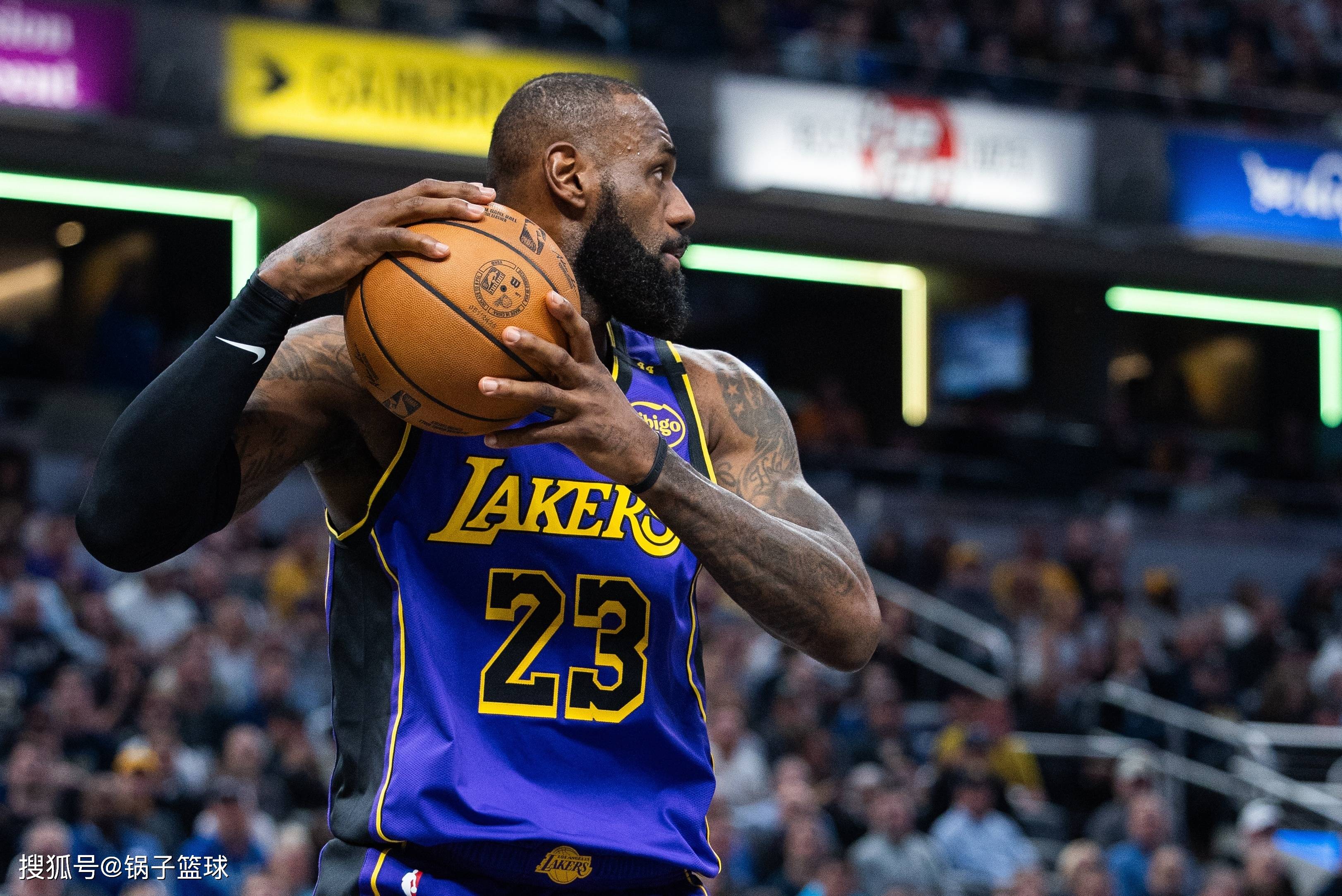 湖人球星三分绝杀，全场观众热烈欢呼，网络系统生活一点经济当然科技.